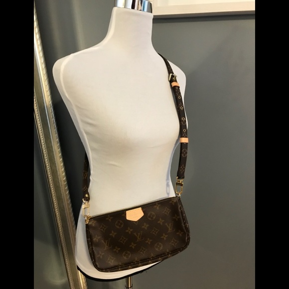 Louis Vuitton Handbags - Louis Vuitton LARGE POCHETTE ACCESOIRES w/ 16mm Adjustable MONOGRAM STRAP